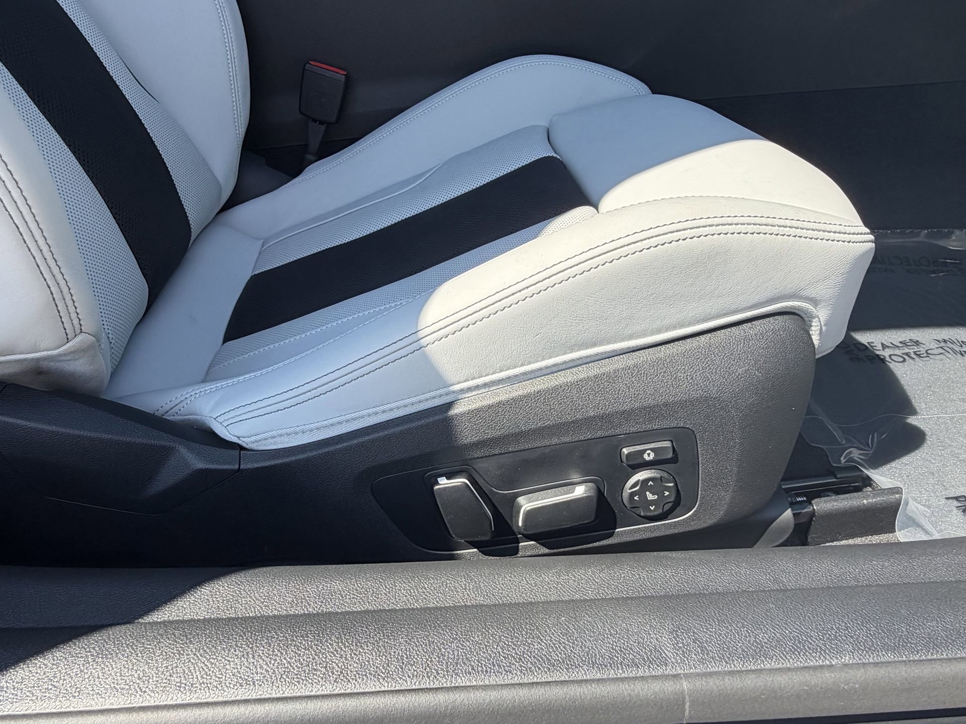 Used 2026 BMW M4 Coupe w/ Executive Package image 17