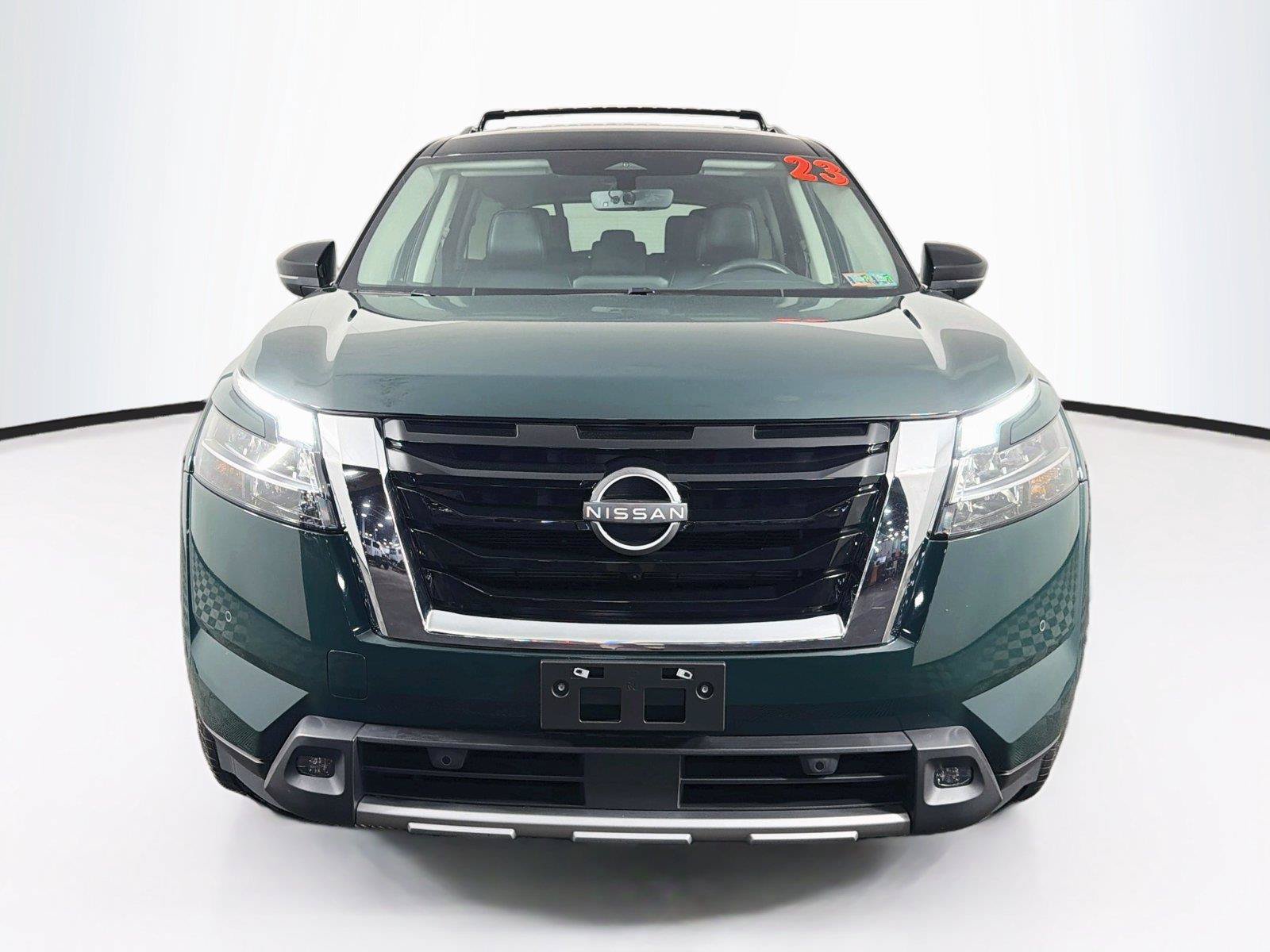Used 2023 Nissan Pathfinder SL AWD/4WD image 6