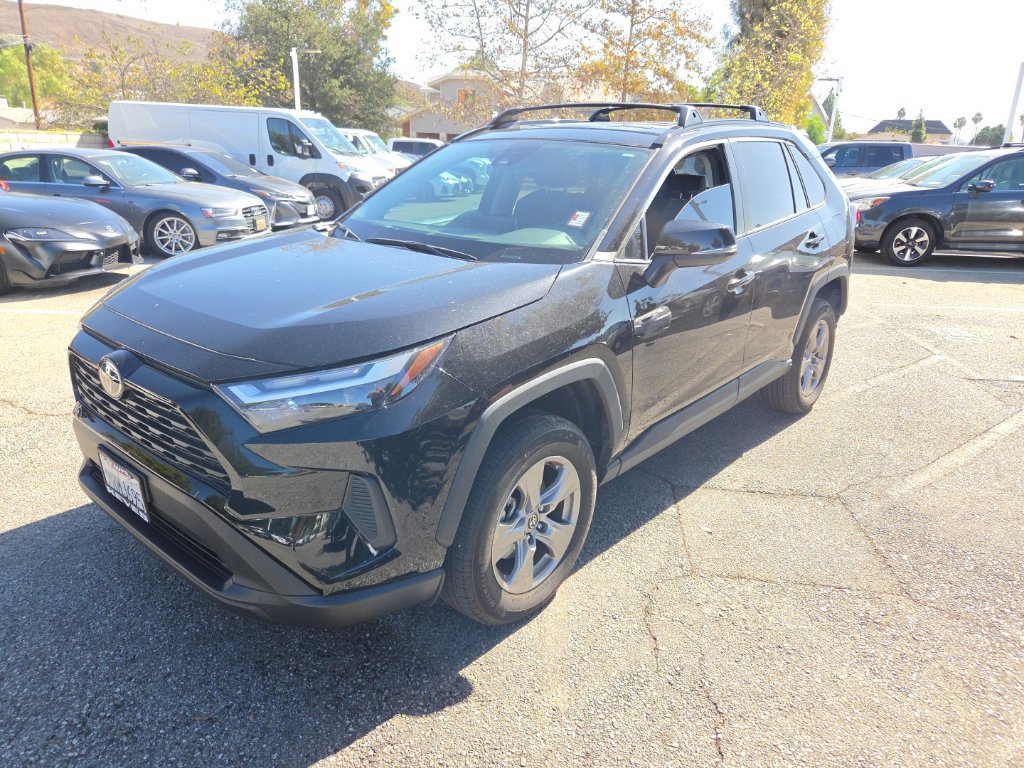 Used 2025 Toyota RAV4 XLE w/ Convenience Package FWD image 1