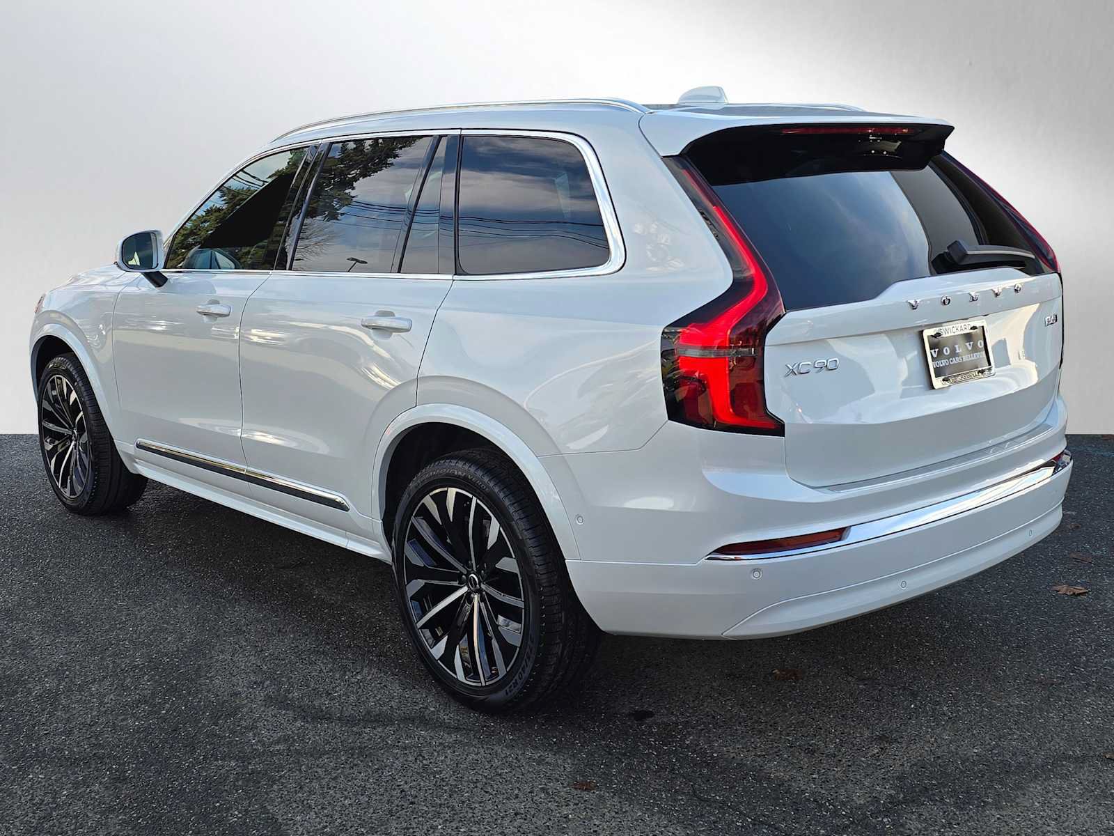 New 2026 Volvo XC90 B6 Plus w/ Protection Package Premier AWD/4WD image 5