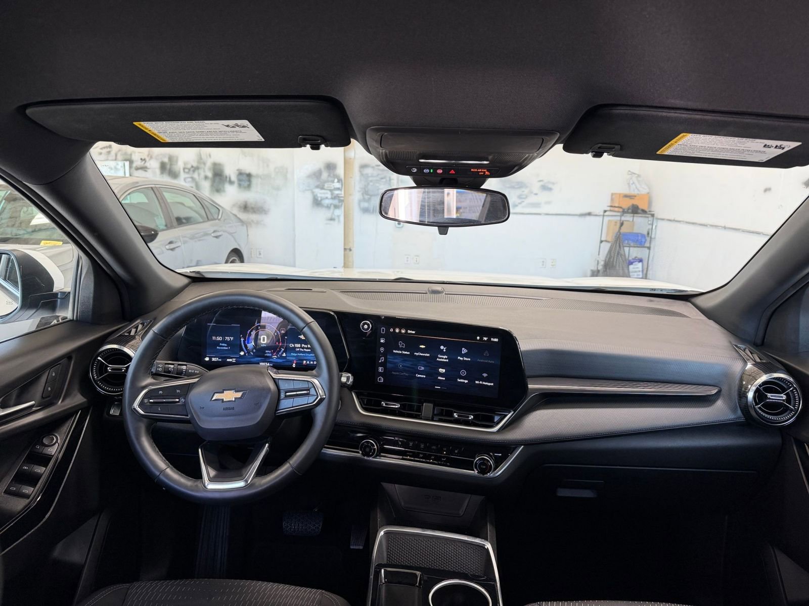 Used 2025 Chevrolet Equinox LT image 32