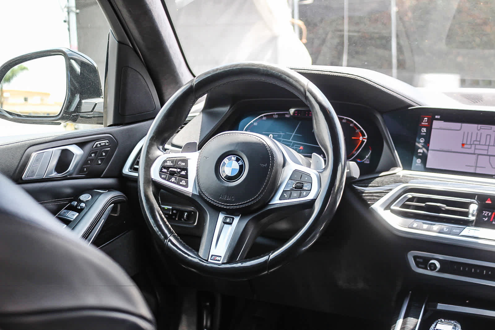 Used 2022 BMW X7 xDrive40i w/ M Sport Package AWD/4WD image 13