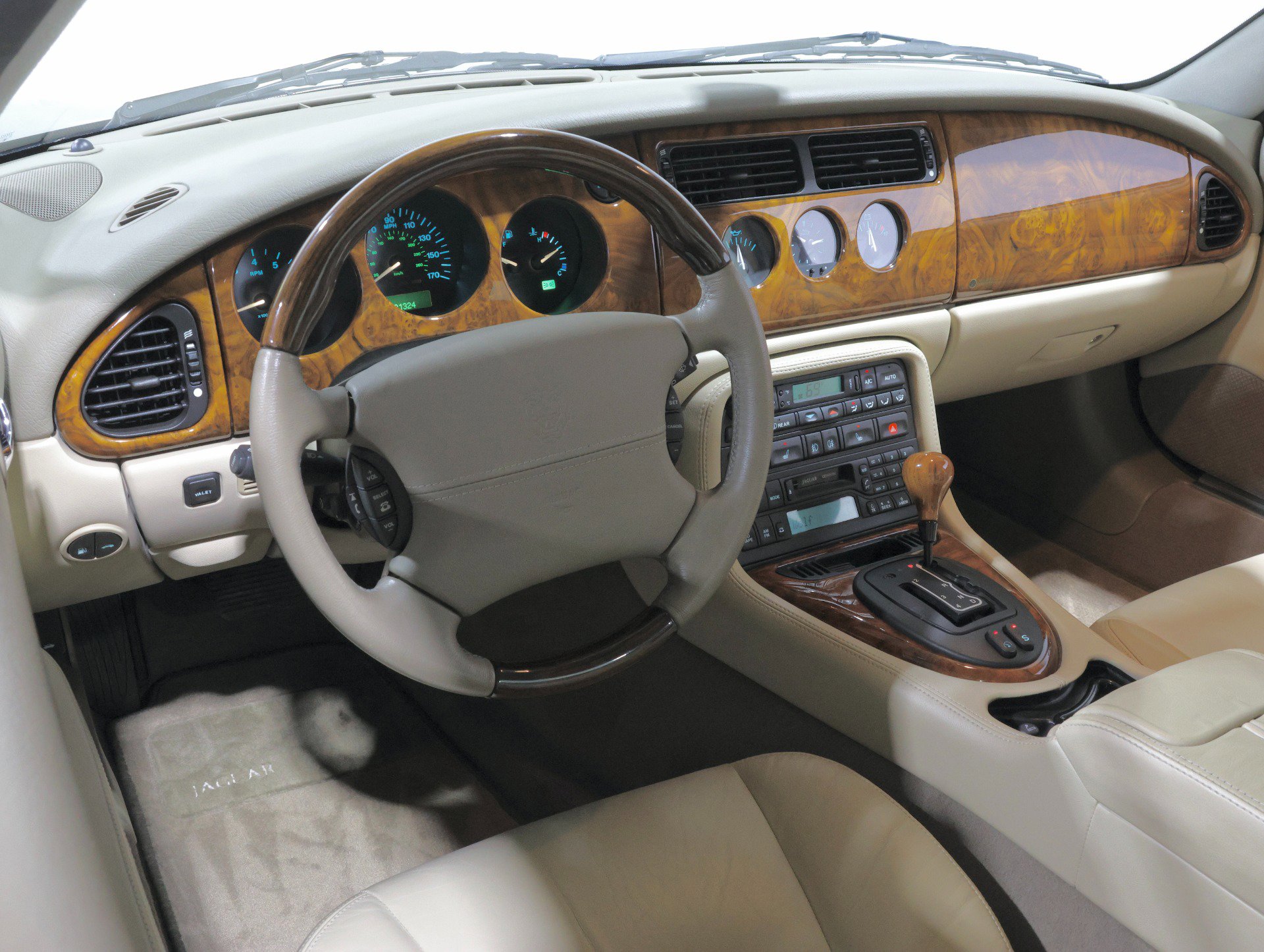Used 2002 Jaguar XK8 Coupe image 2