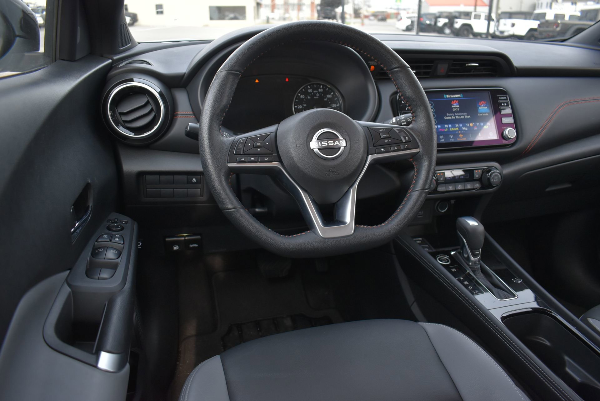 Used 2023 Nissan Kicks SR w/ SR Premium Package image 17