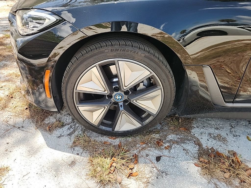 Used 2023 BMW i4 eDrive35 w/ Premium Package RWD image 4
