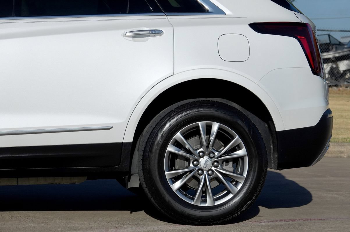 Used 2021 Cadillac XT5 Premium Luxury w/ LPO, Floor Liner Package FWD image 26