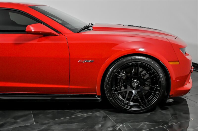 Used 2015 Chevrolet Camaro Z/28 RWD image 12