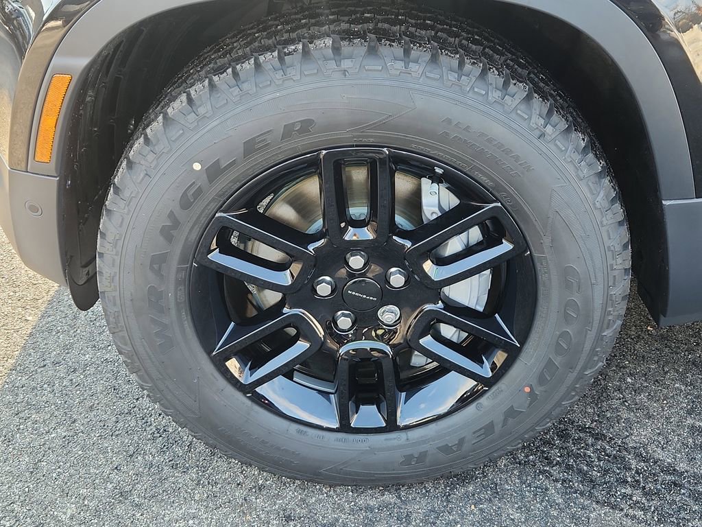 New 2026 Land Rover Defender 130 S image 9