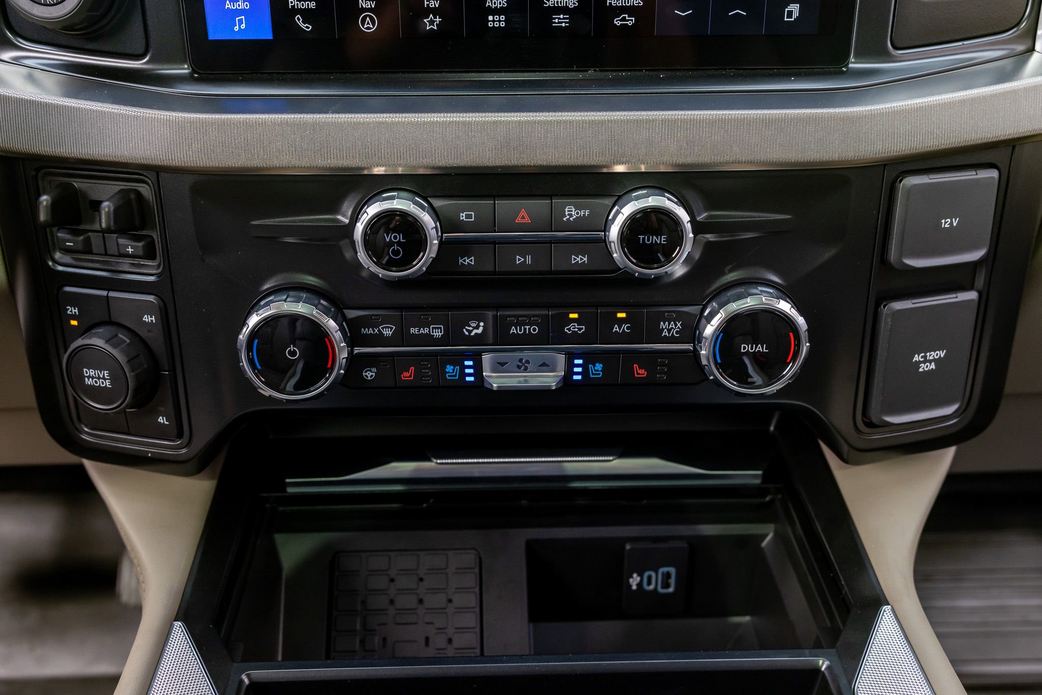 Used 2026 Ford F450 Platinum w/ Platinum Plus Package image 27