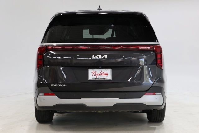 Used 2025 Kia Carnival FWD image 7