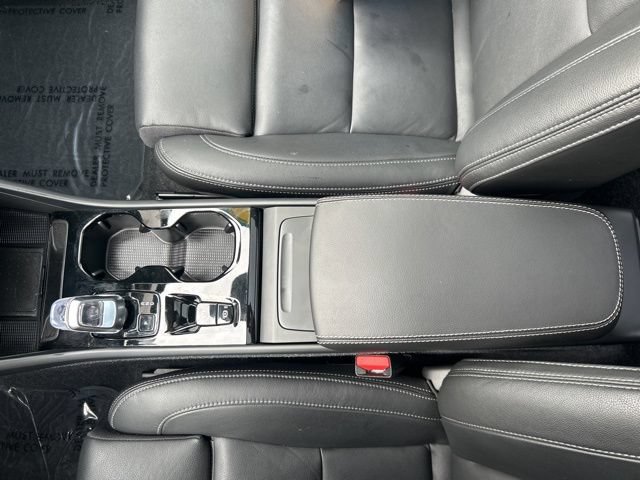 Certified 2025 Volvo XC40 B5 Plus AWD/4WD image 26