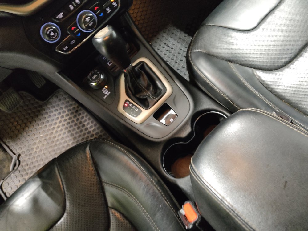 Used 2015 Jeep Cherokee Limited w/ Luxury Group image 26