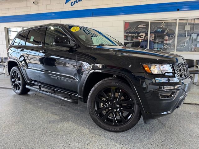 Used 2021 Jeep Grand Cherokee Laredo X image 2