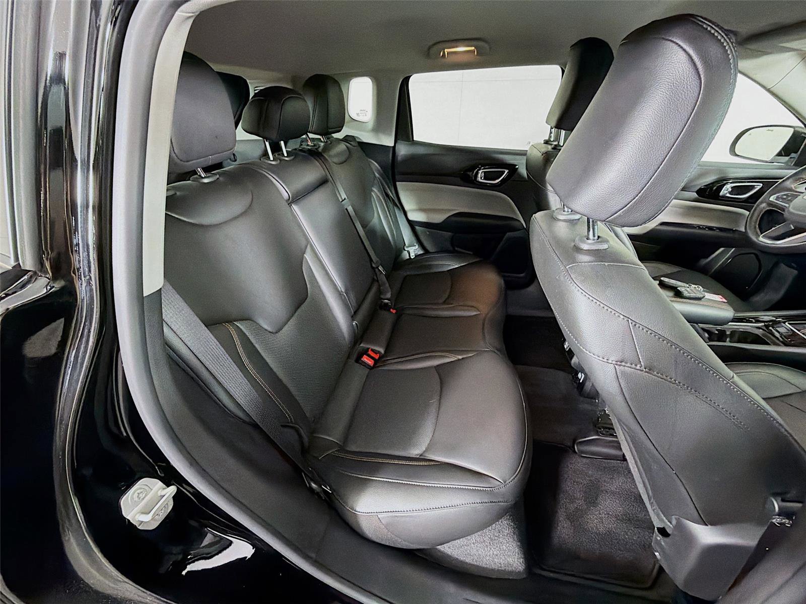 Used 2022 Jeep Compass Limited image 25