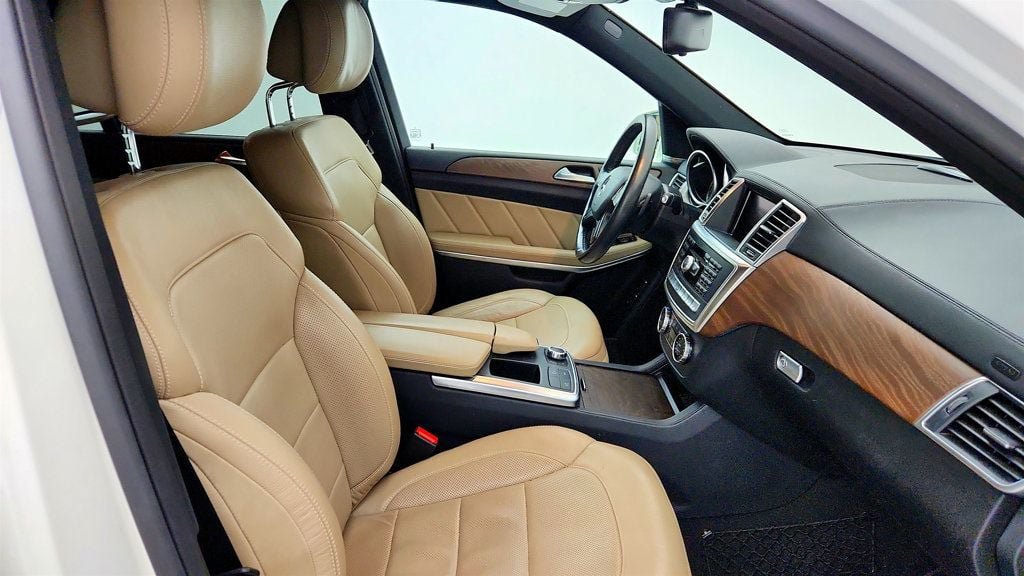 Used 2016 Mercedes-Benz GL 550 4MATIC image 25