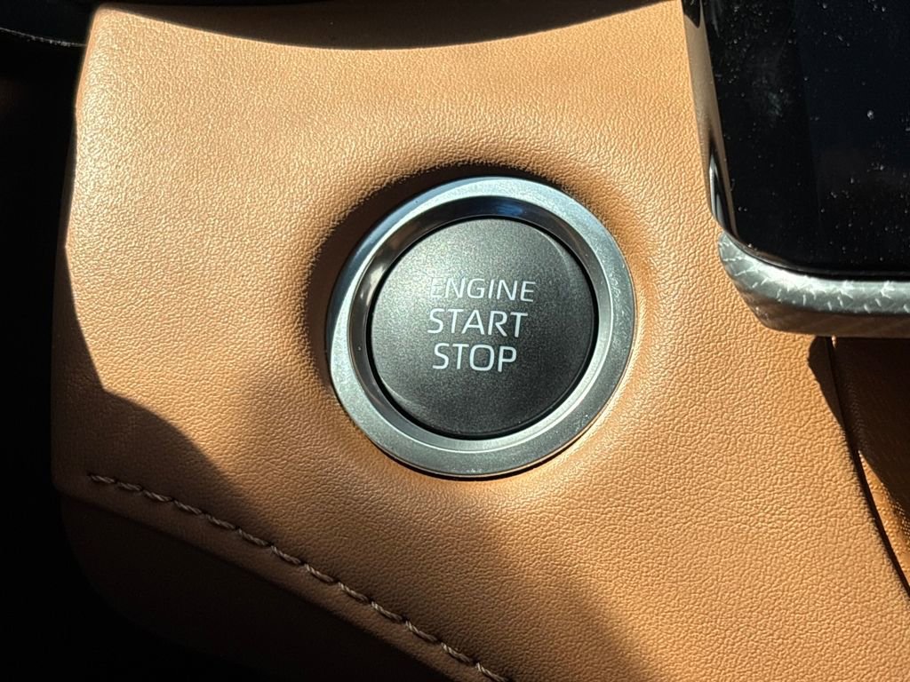 Used 2025 Toyota Highlander Platinum image 17