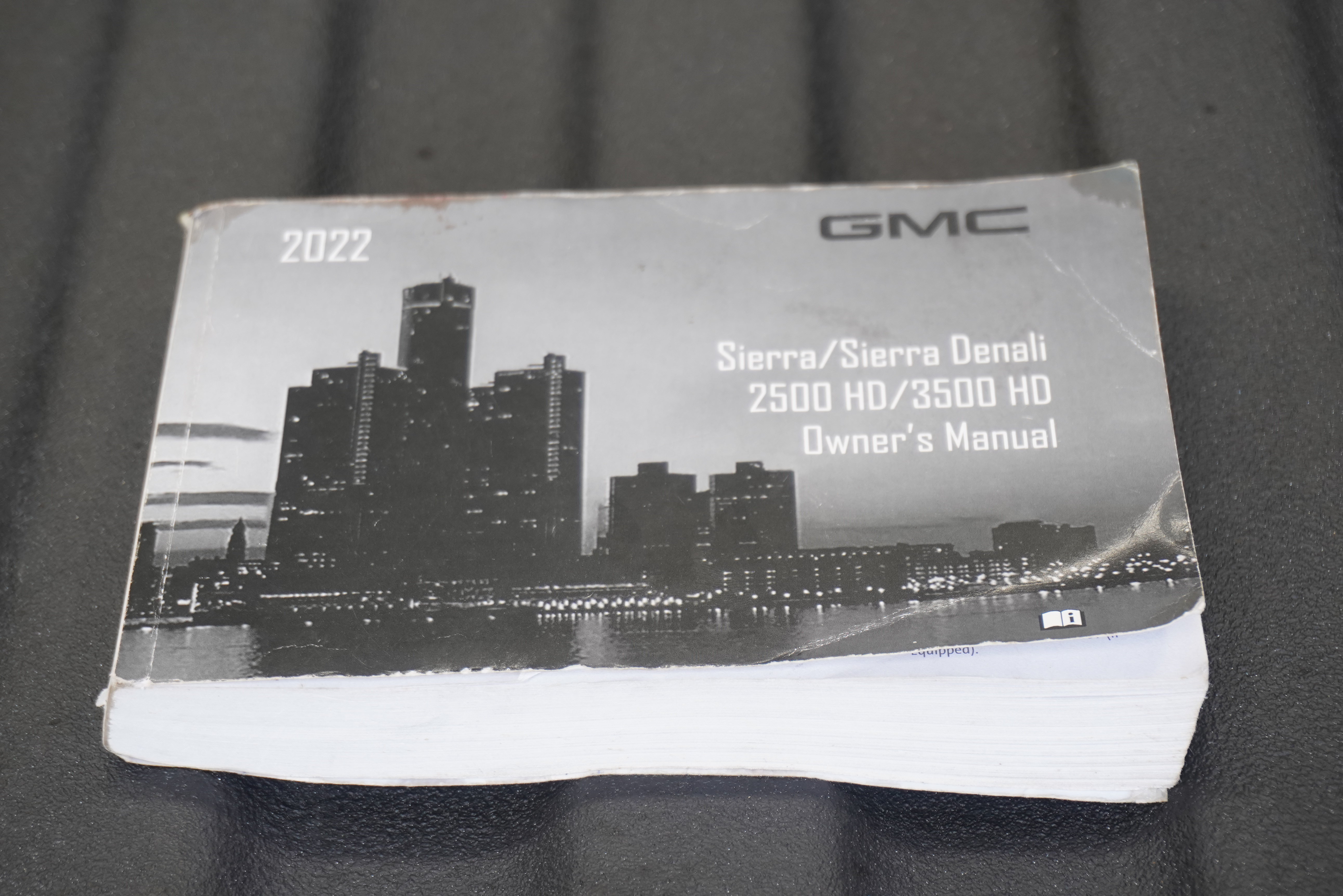 Used 2022 GMC Sierra 2500 AT4 w/ AT4 Premium Plus Package AWD/4WD image 42