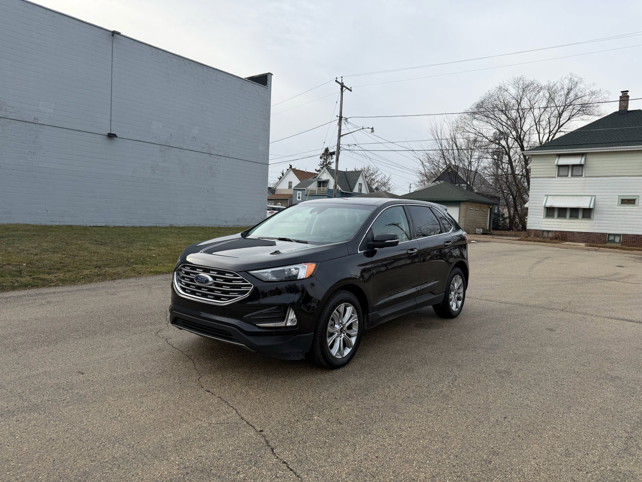 Used 2024 Ford Edge Titanium image 3