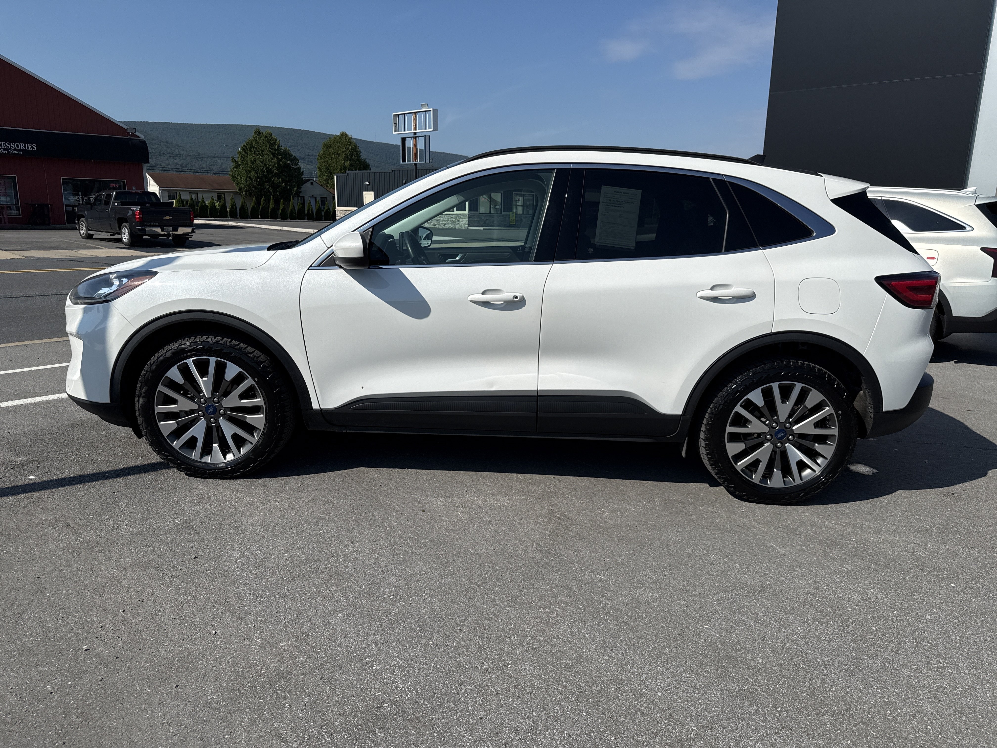 Used 2022 Ford Escape Titanium AWD/4WD image 7