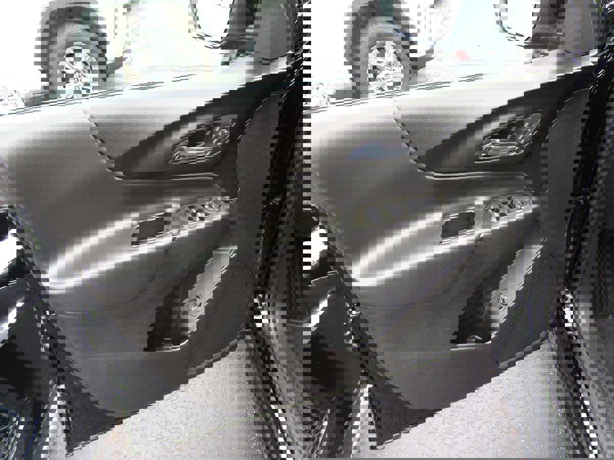 Used 2023 Chevrolet Equinox LT image 26