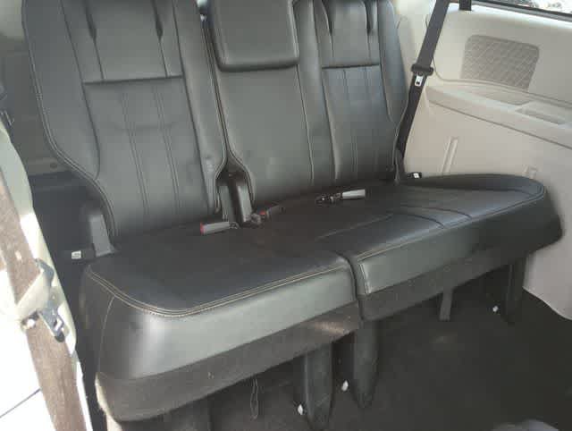Used 2014 Chrysler Town & Country Touring FWD image 21