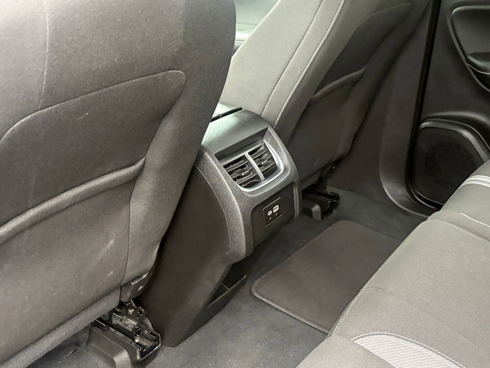 Used 2025 Chevrolet Blazer LT image 24