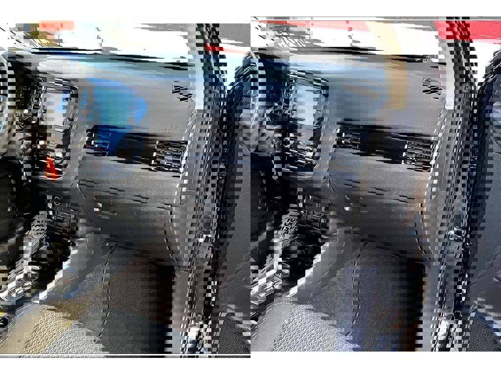 Used 2020 Mitsubishi Outlander ES image 17