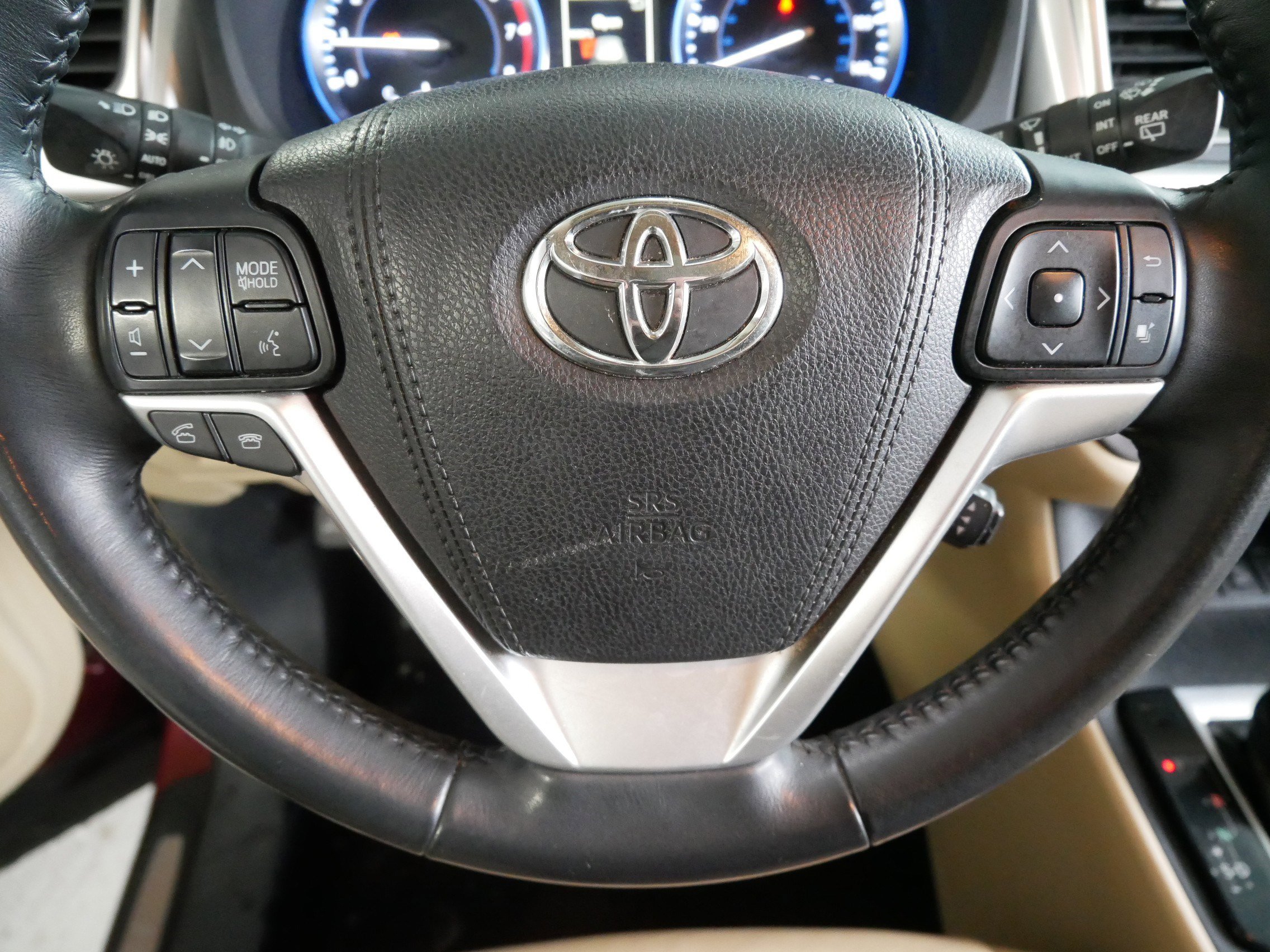 Used 2015 Toyota Highlander Limited image 25