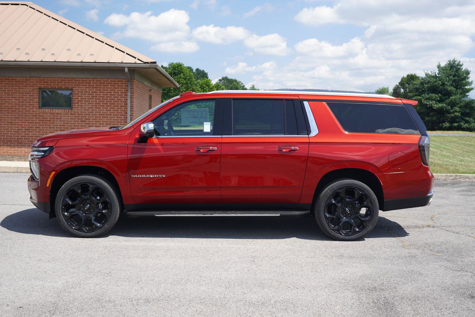 New 2025 Chevrolet Suburban Premier image 7