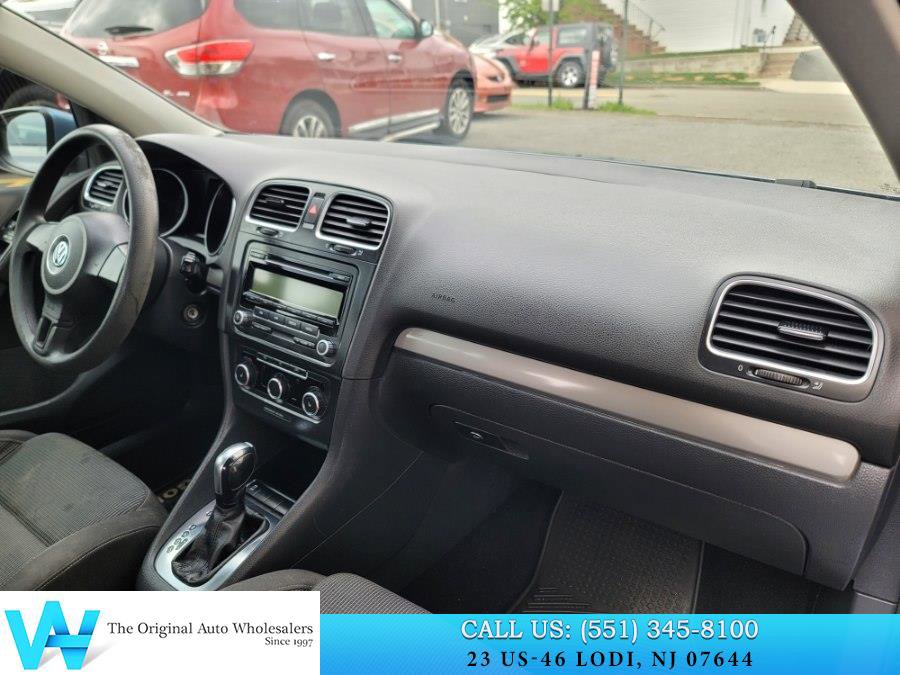 Used 2011 Volkswagen Golf 4-Door FWD image 11