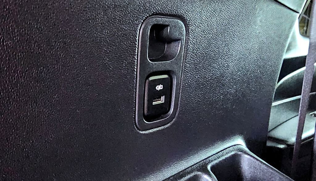 Used 2023 Chevrolet Traverse RS image 14