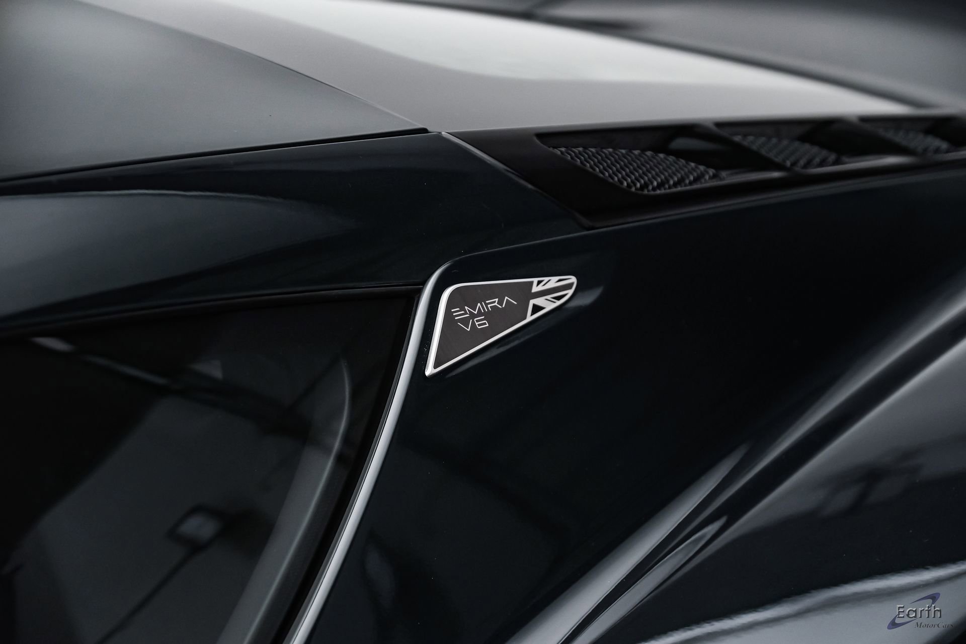 Used 2025 Lotus Emira RWD image 39