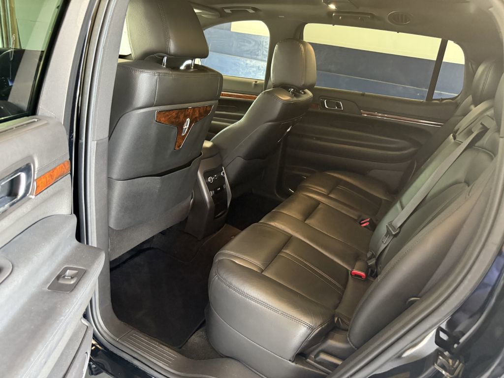 Used 2016 Lincoln MKT AWD image 7