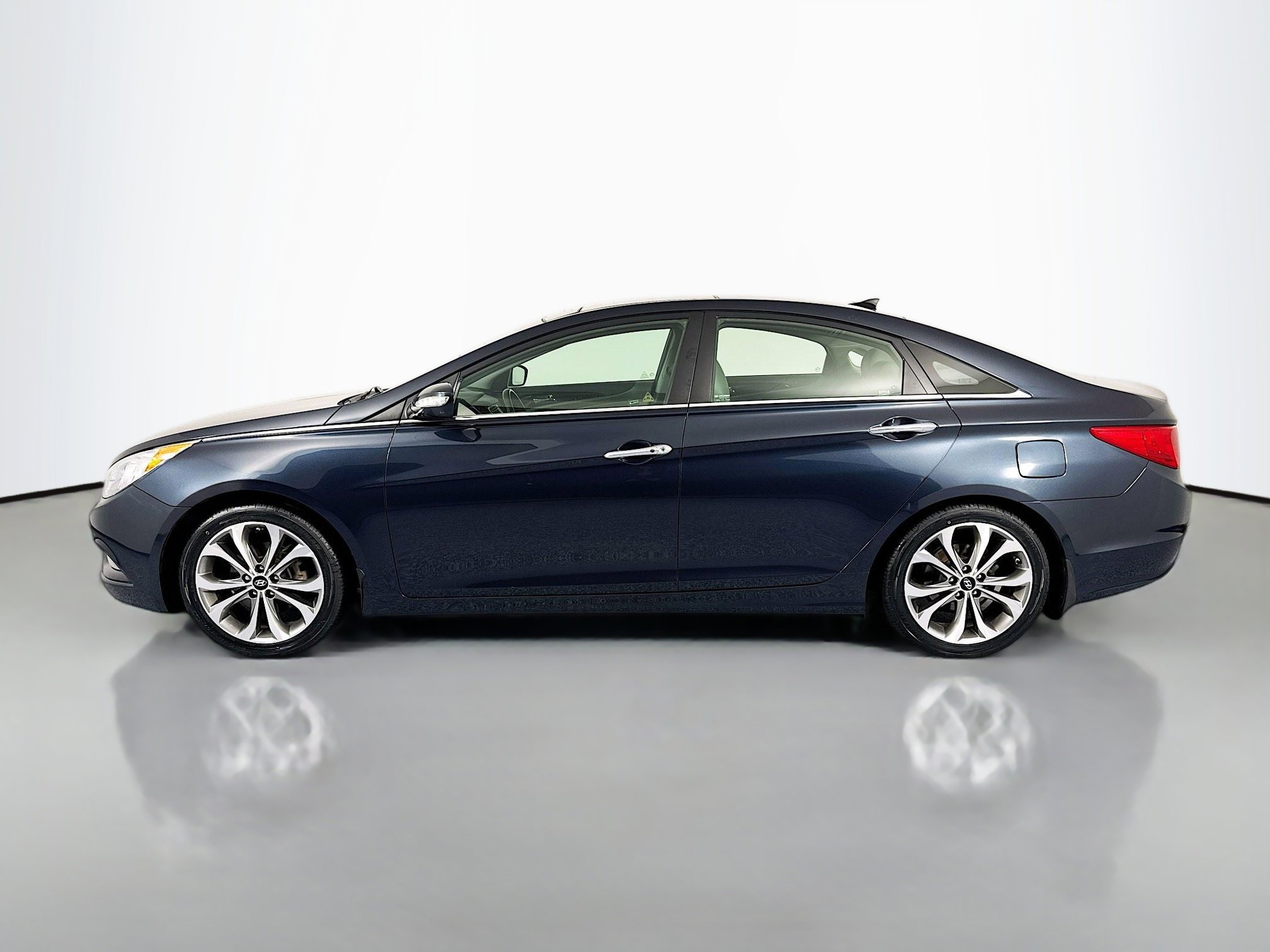 Used 2013 Hyundai Sonata Limited w/ Premium Pkg image 8