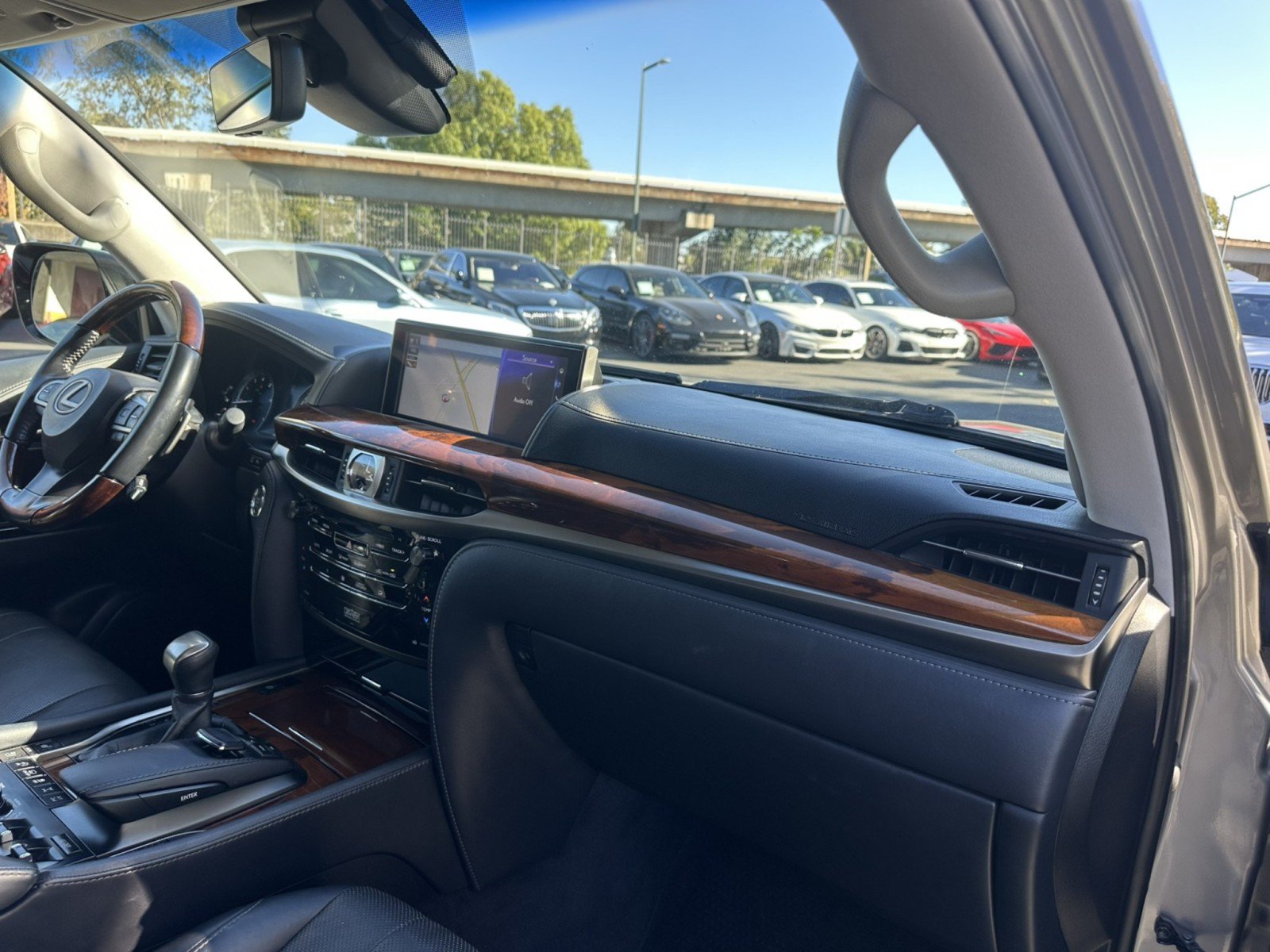 Used 2017 Lexus LX 570 4WD image 21