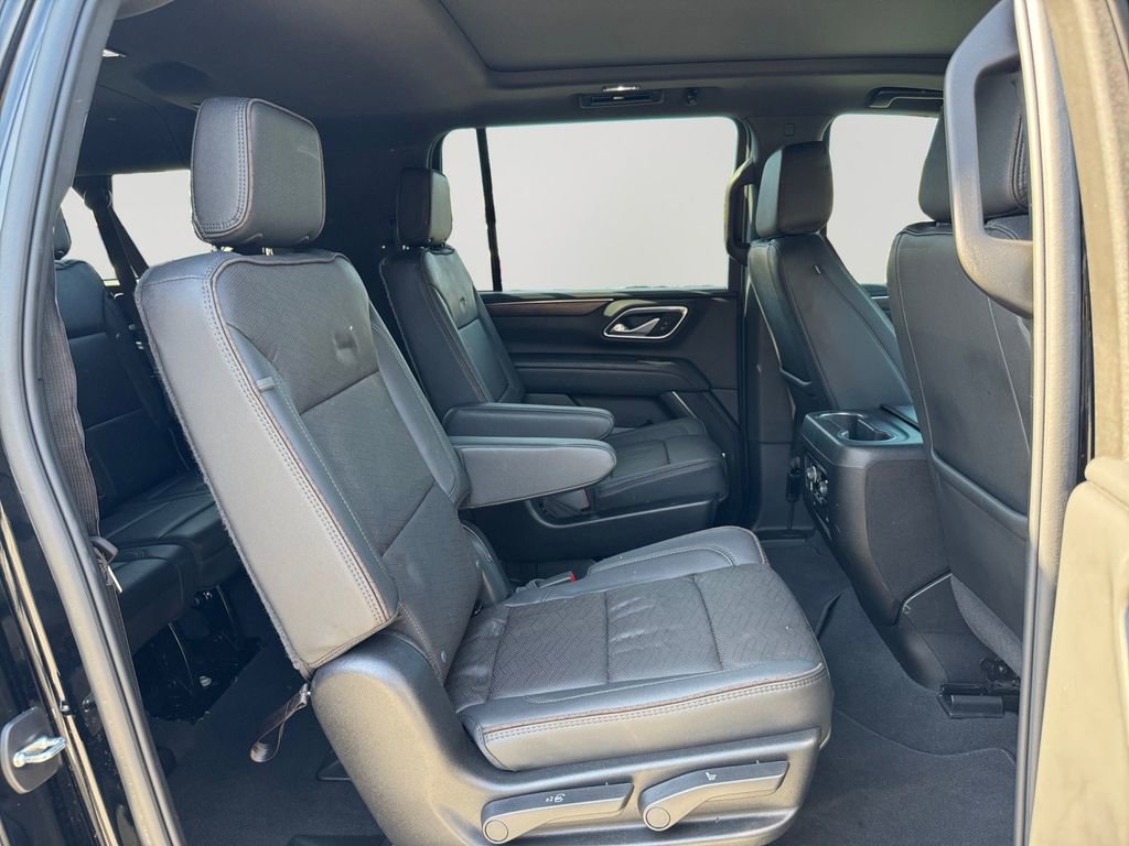 Used 2024 Chevrolet Suburban High Country image 13