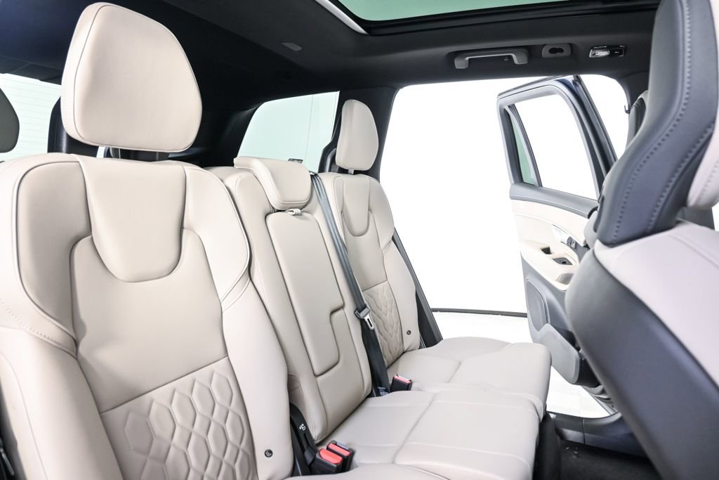 Certified 2026 Volvo XC90 B6 Plus w/ Protection Package Premier image 25