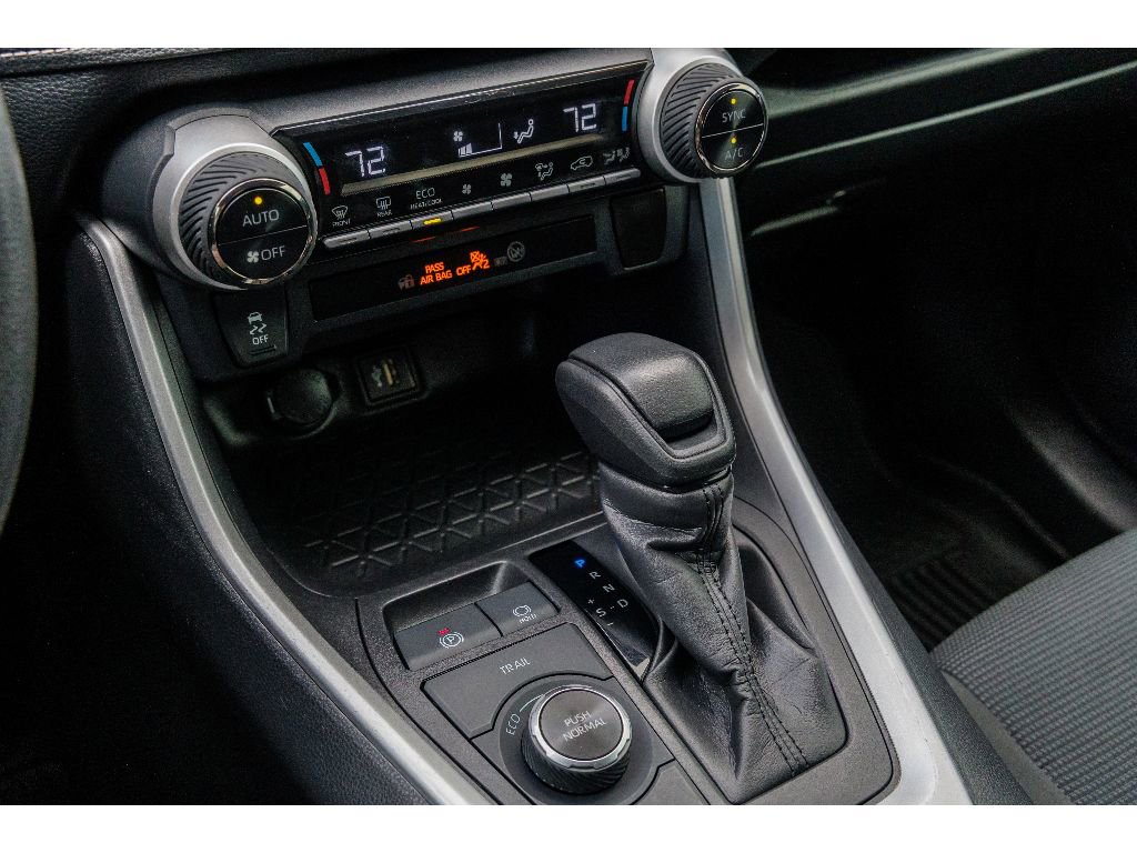 Used 2024 Toyota RAV4 LE AWD/4WD image 25