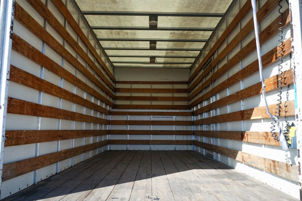 Used 2017 Ford F550 2WD Regular Cab Super Duty image 9