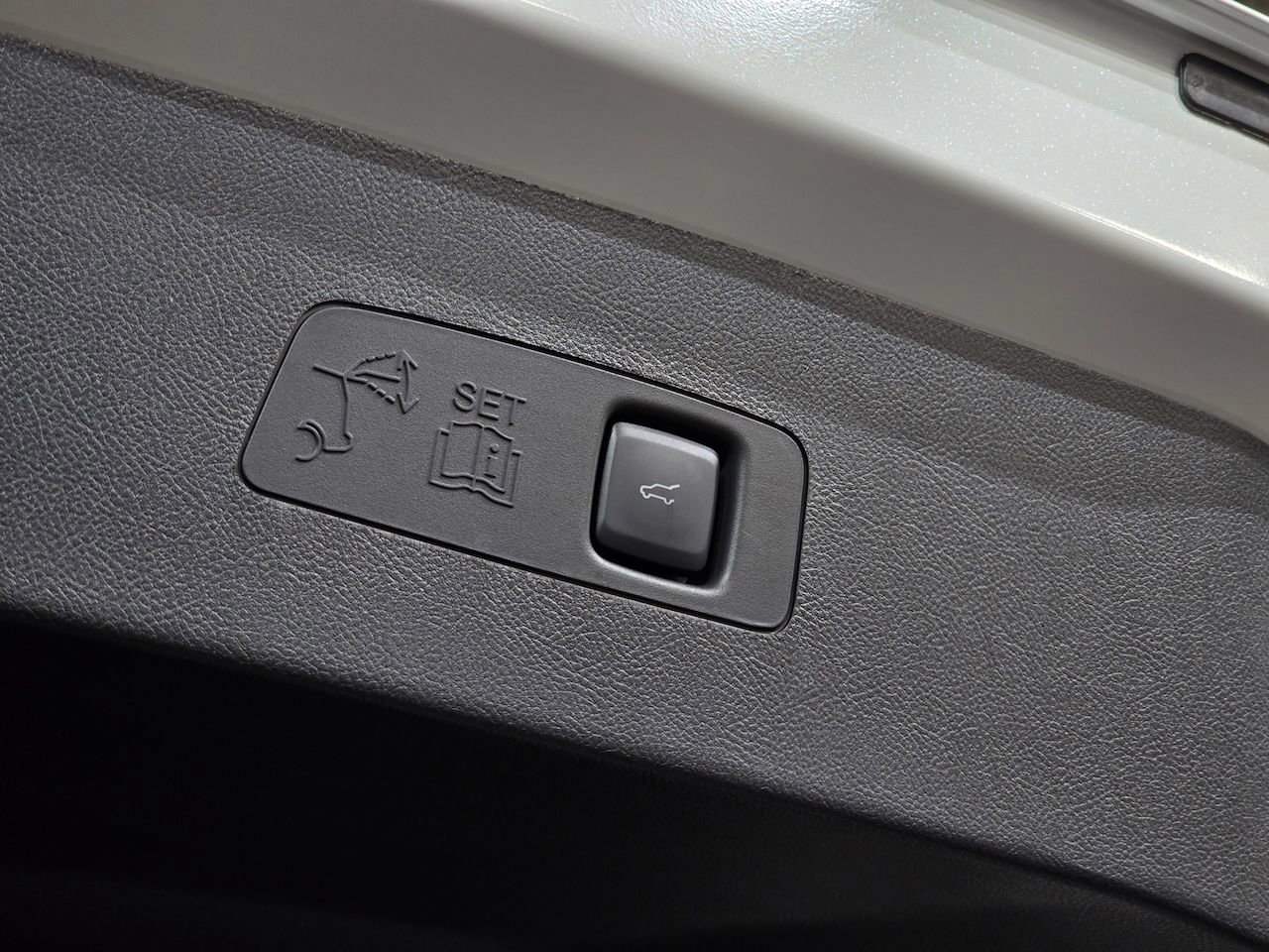New 2026 Lincoln Corsair Reserve FWD image 10