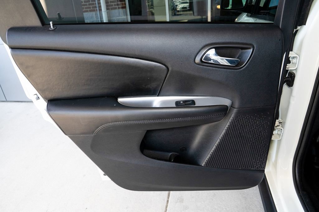 Used 2018 Dodge Journey SXT w/ Blacktop Package FWD image 10