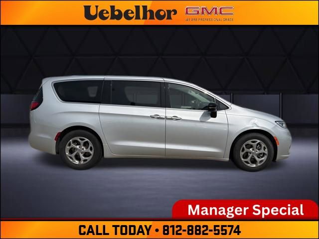 Used 2024 Chrysler Pacifica Limited FWD image 3