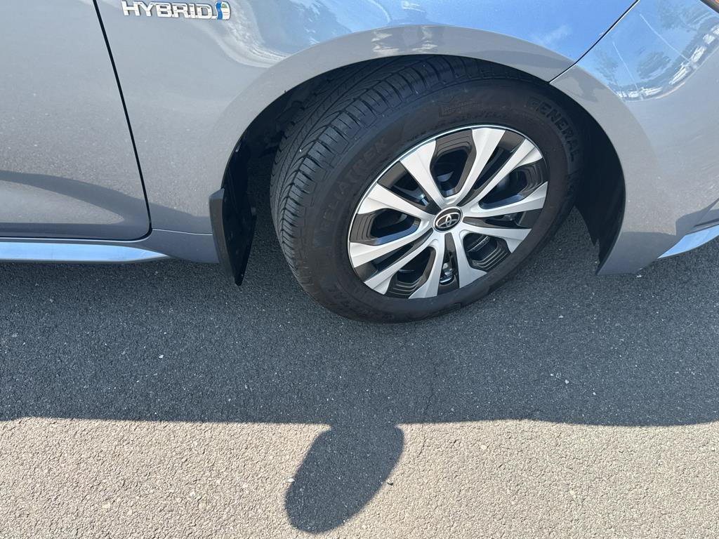 Used 2021 Toyota Corolla LE w/ Carpet Mat Package (TMS) FWD image 31