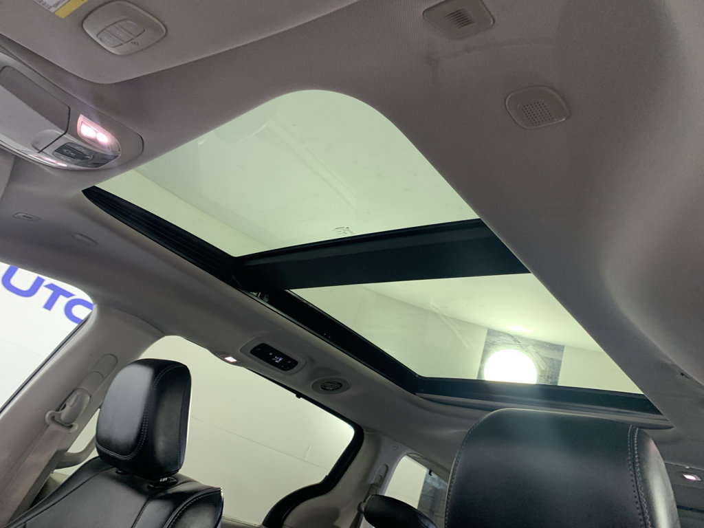 Used 2019 Chrysler Pacifica Limited FWD image 30