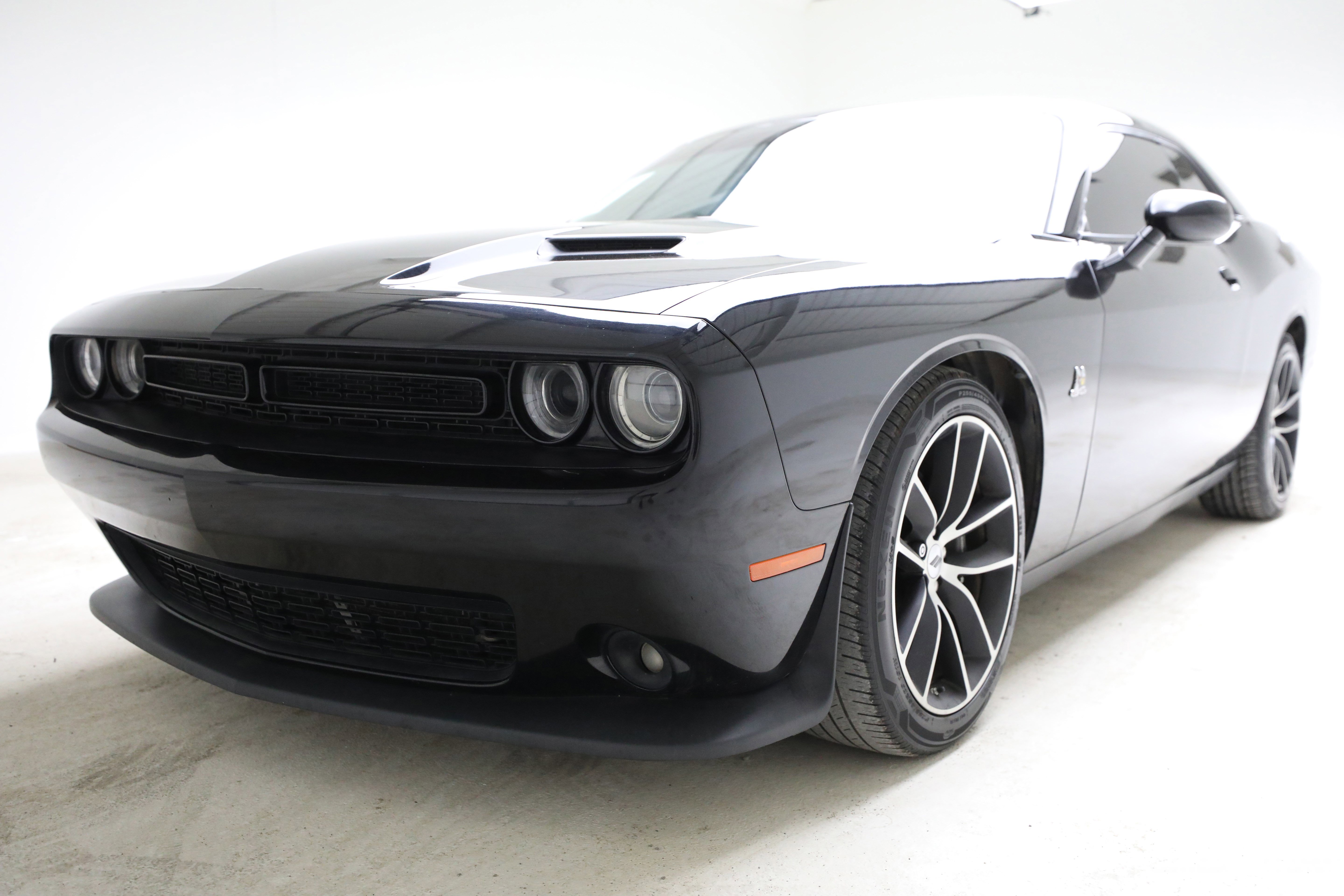 Used 2018 Dodge Challenger R/T Scat Pack image 1