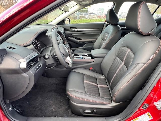 New 2025 Nissan Altima 2.5 SR AWD/4WD image 11
