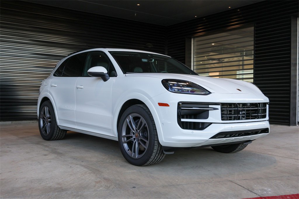 Used 2025 Porsche Cayenne image 7