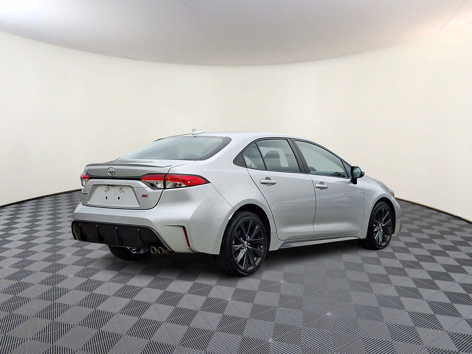 Used 2024 Toyota Corolla SE w/ SE Premium Package FWD image 5