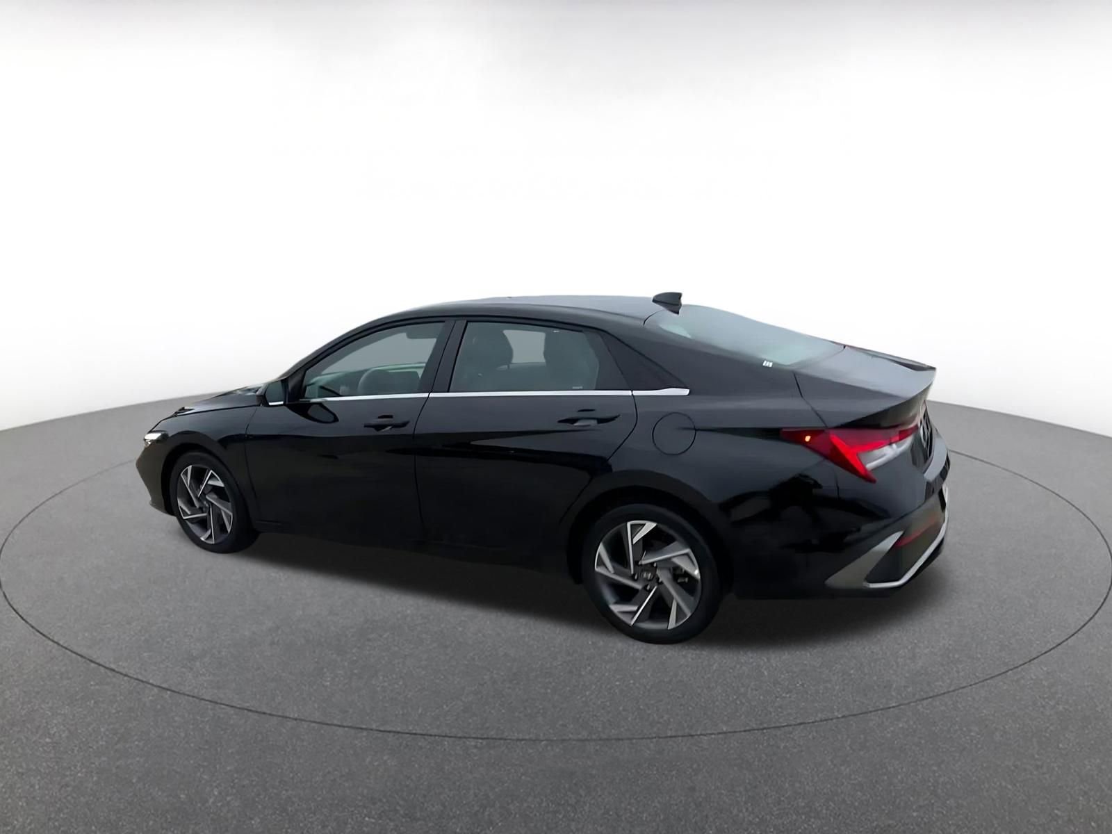 Used 2025 Hyundai Elantra SEL image 10