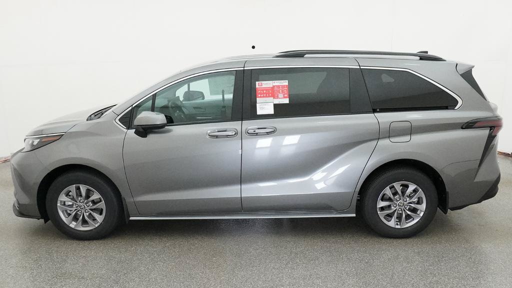 New 2026 Toyota Sienna LE FWD image 6
